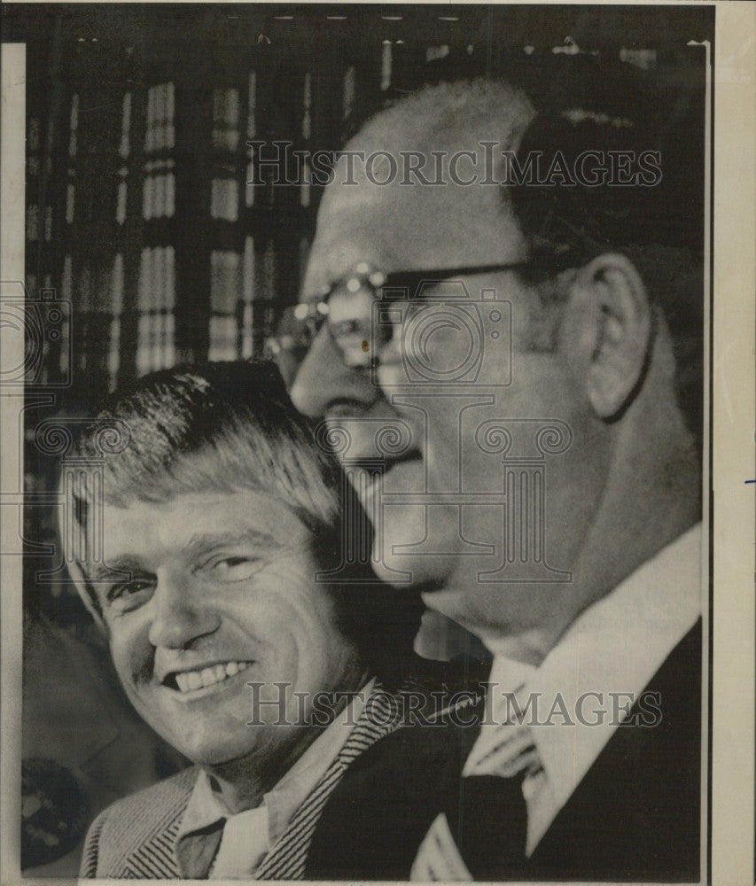 1975 Press Photo Whitey Herzog and Joe Burke, VP, General Manager Royals - Historic Images