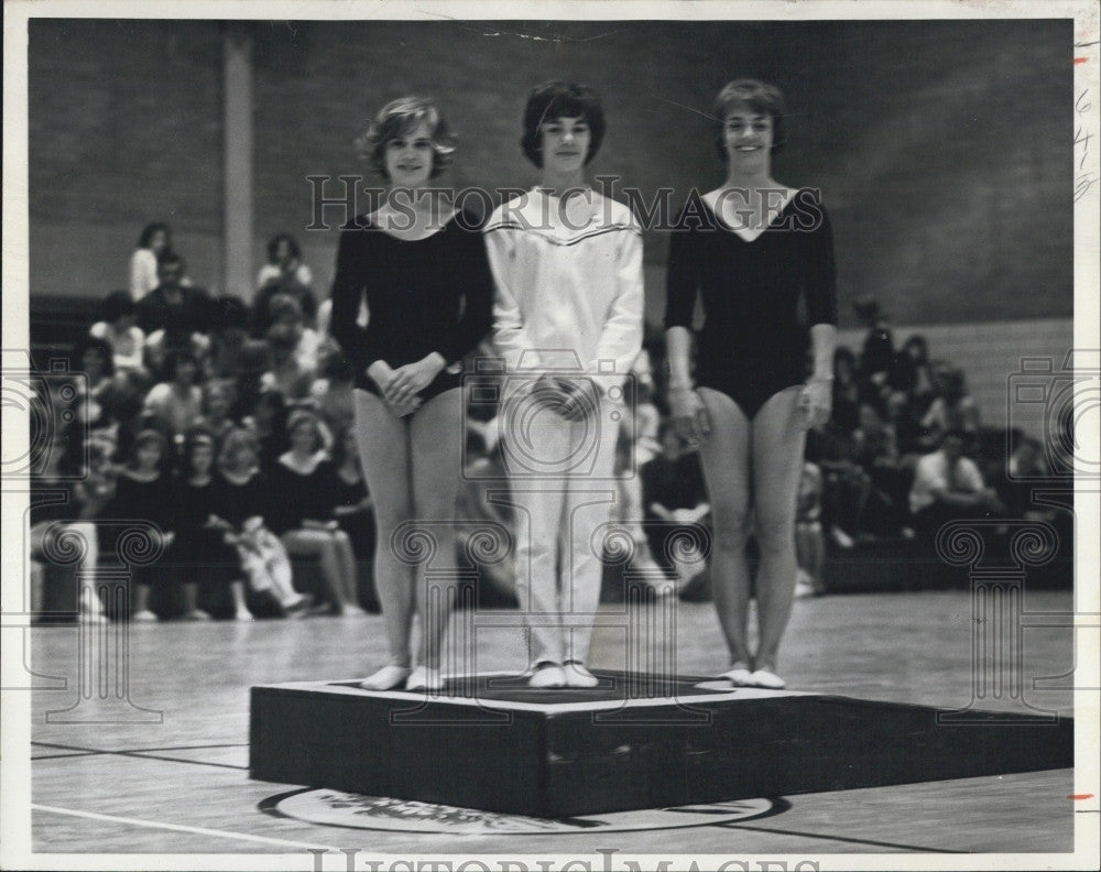 1986 Press Photo Gymnastic champs M Combs,K Rogers &amp; S Rogers - Historic Images