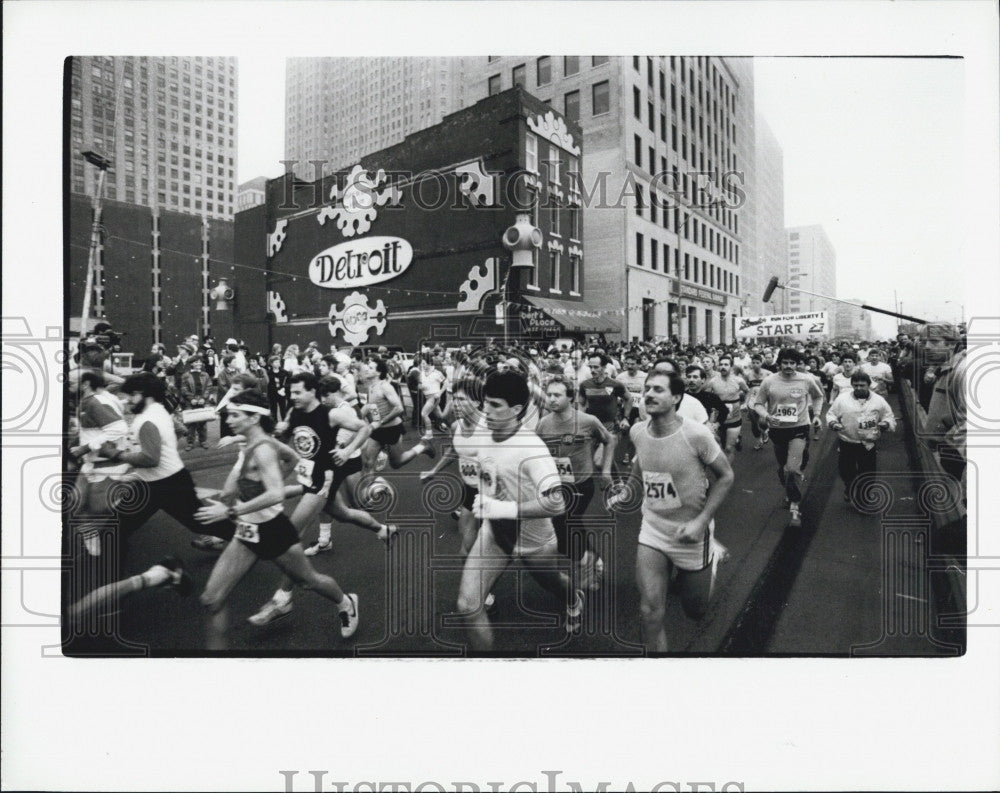 1984 Press Photo James Green &amp; Stroke Run for Liberty in Boston - Historic Images