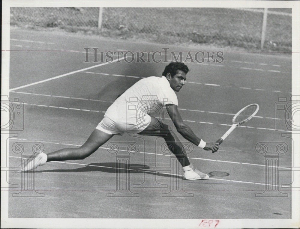 1964 Press Photo Ecuador Tennis Player Eduardo Zuleta in Florida - Historic Images