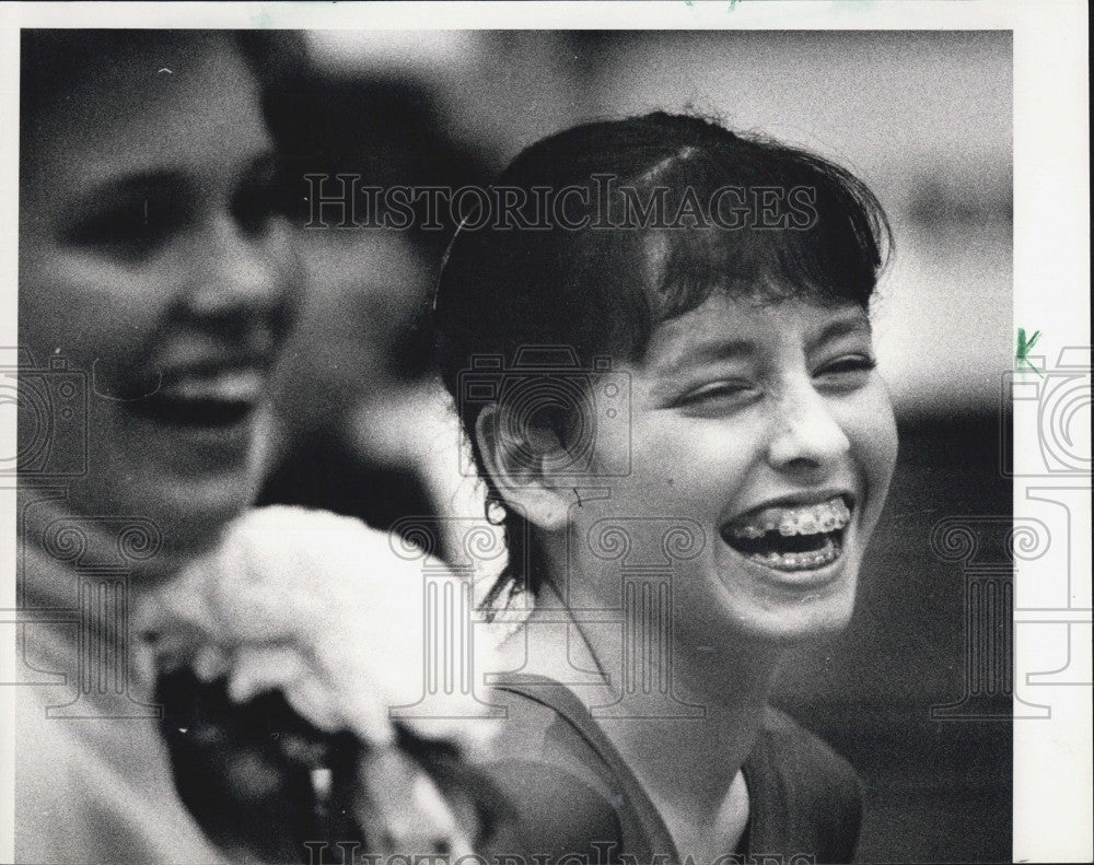 1985 Press Photo Michele Hernandez Southmore Lake Forest Gymnast - Historic Images