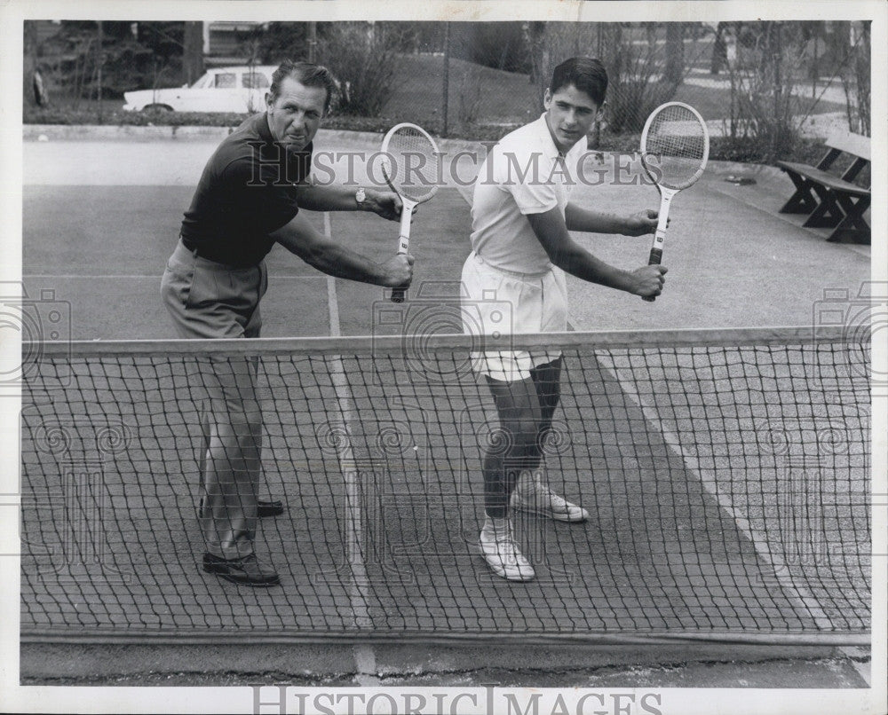 1969 Press Photo Tennis Player Marty Rieseen with Tennis Racket and a Man - Historic Images