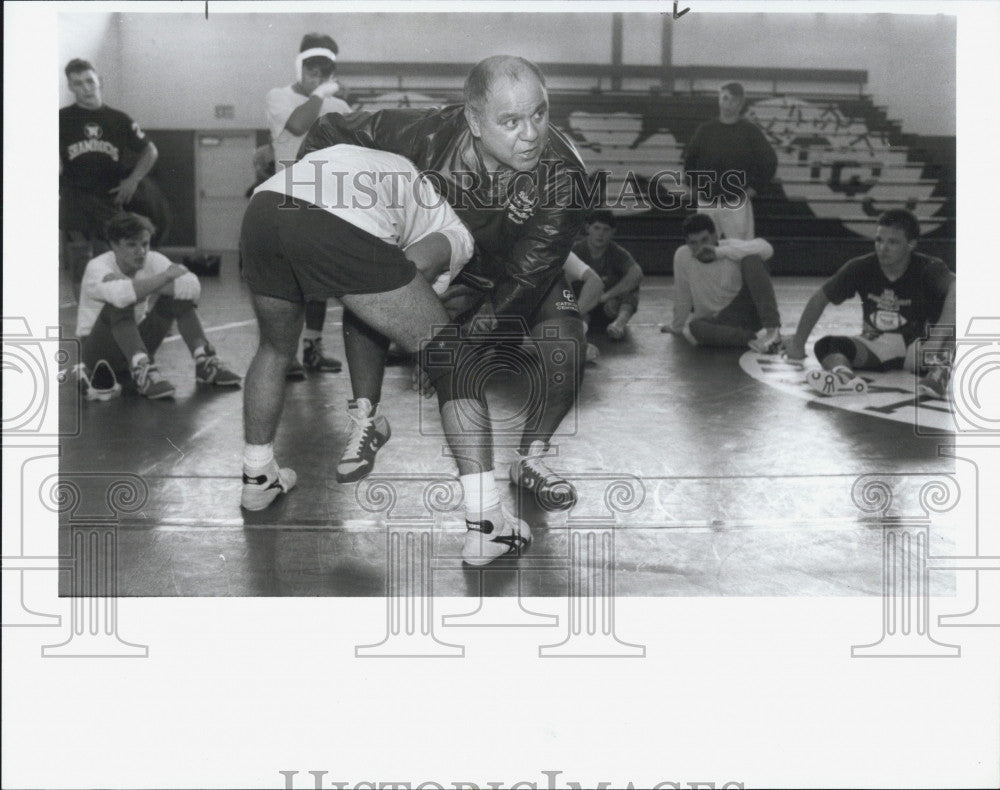 1989 Press Photo Coach Mike Rodriguez &amp; wrestler - Historic Images