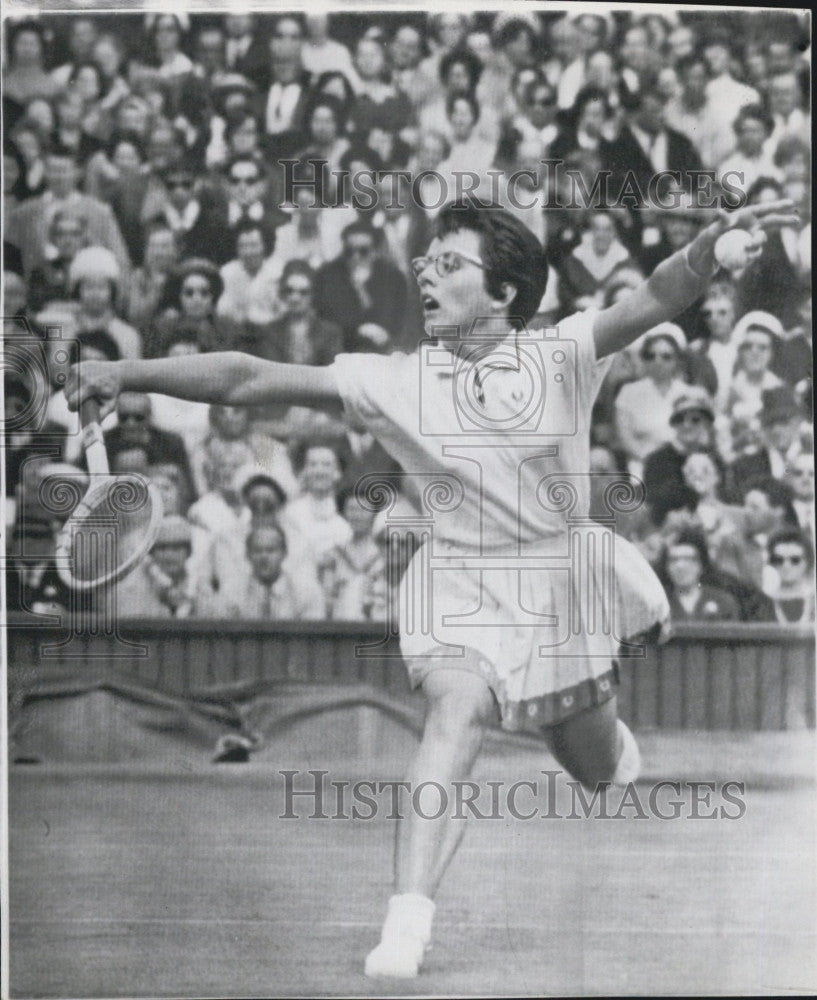 1963 Press Photo Professional Tennis Player Billie Jean Moffitt King on Court - Historic Images