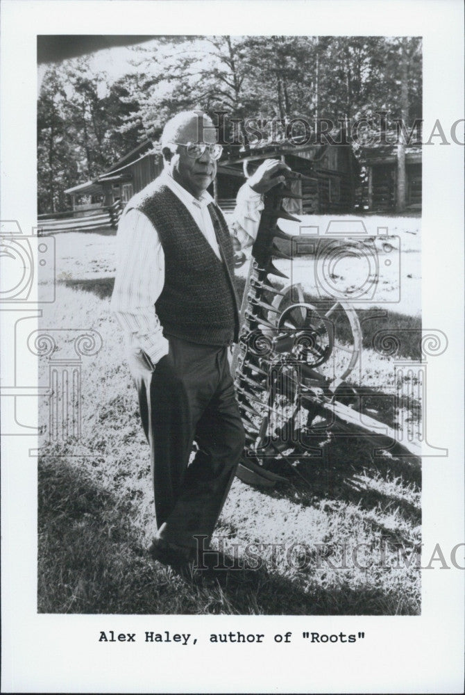 Press Photo Alex Haley, author of &quot;Roots&quot; - Historic Images