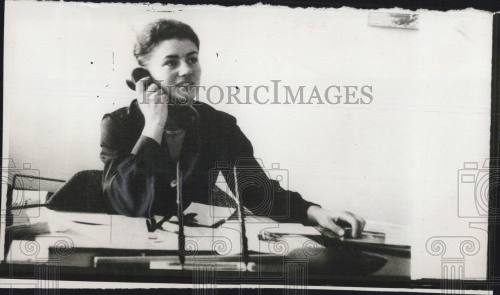 1958 Press Photo Marguerite Girard, sec for Peter Townsend - Historic Images