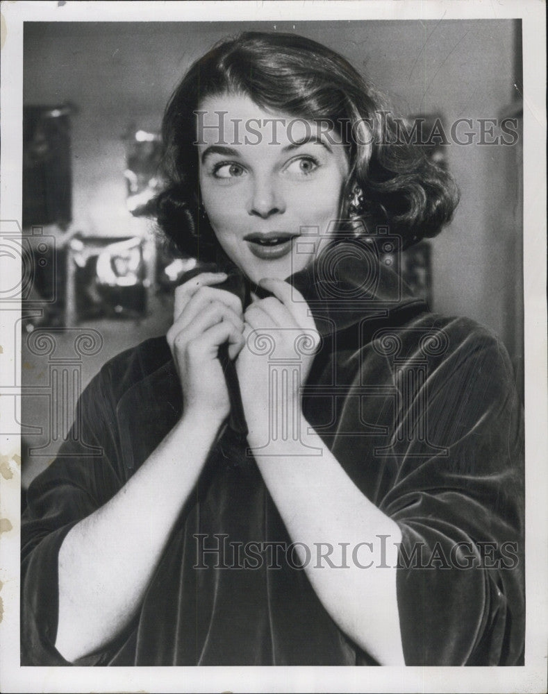 1951 Press Photo Actress, Diane Cassidy at court - Historic Images