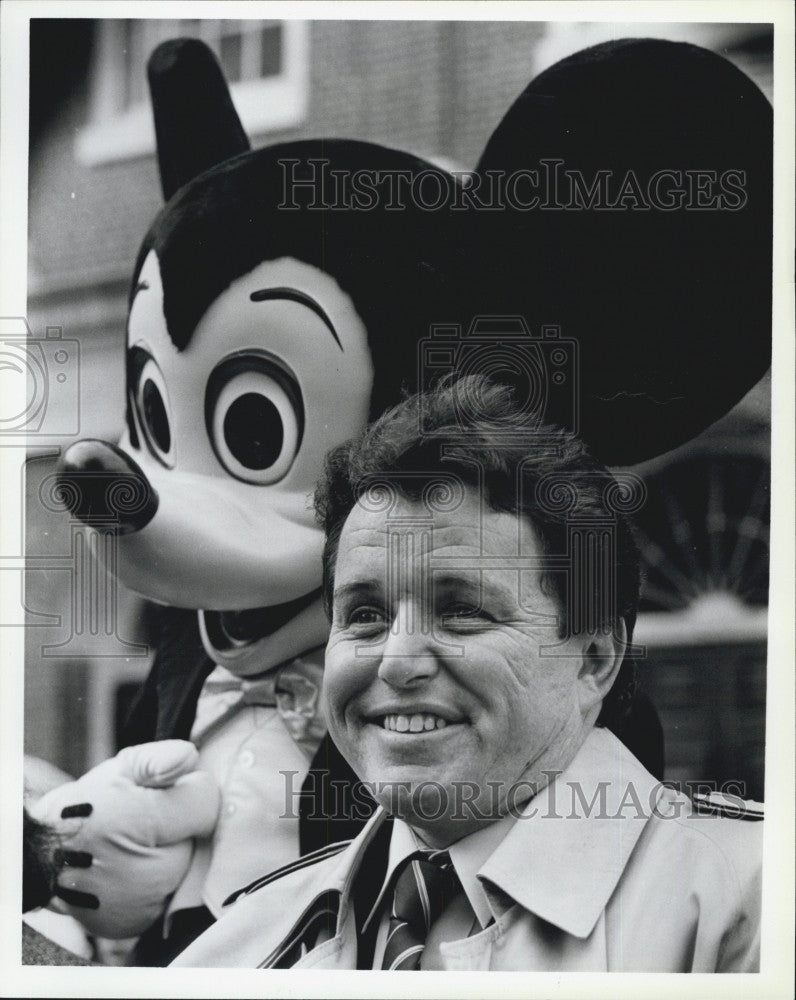 1984 Press Photo Mickey Mouse and Jerry Mathers &quot;The Beaver&quot; - Historic Images