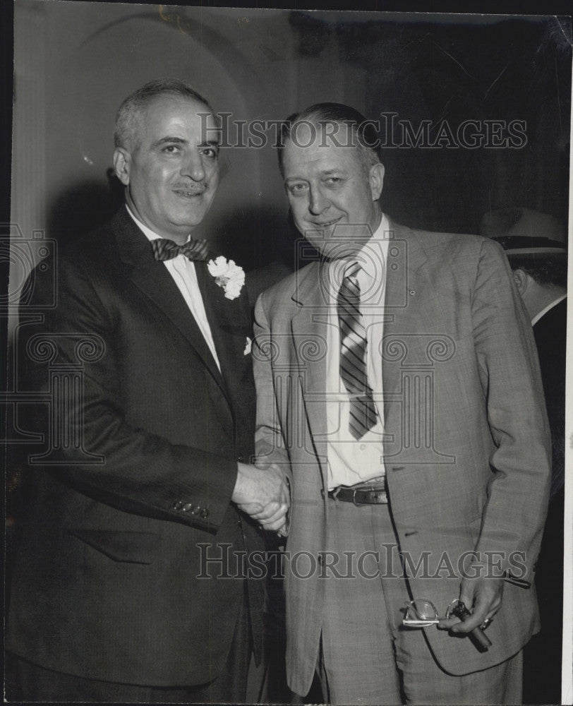 1960 Press Photo George Skendarian Greeted By Rep John Toomey - Historic Images