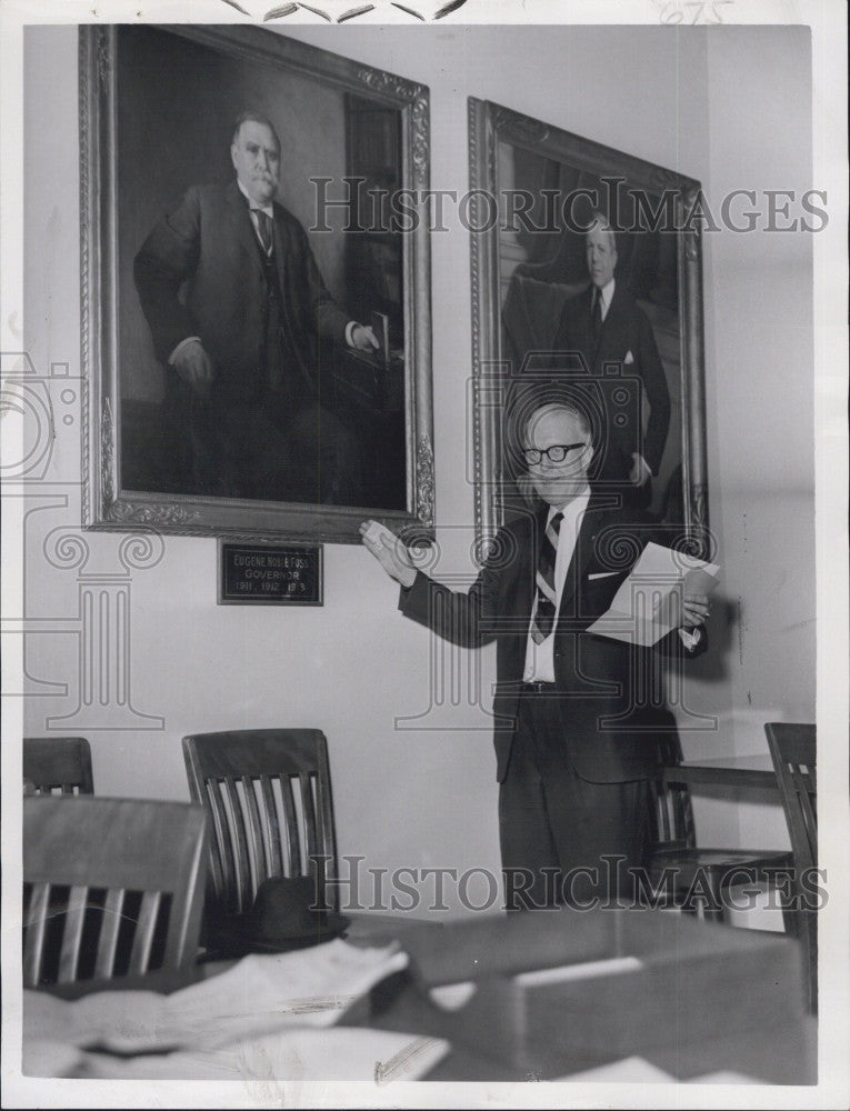 1965 Press Photo Rep Joseph Toomey Stands Before Portraits Of Former Governors - Historic Images