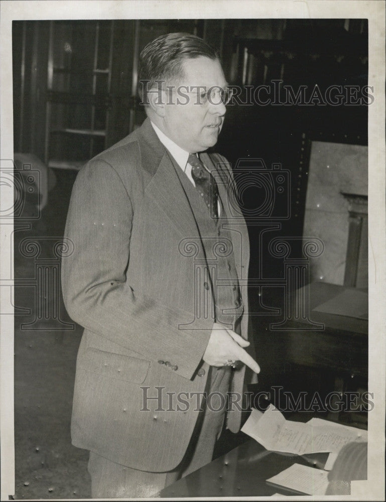 1946 Press Photo Frank W Tomasello introduces new bill - Historic Images