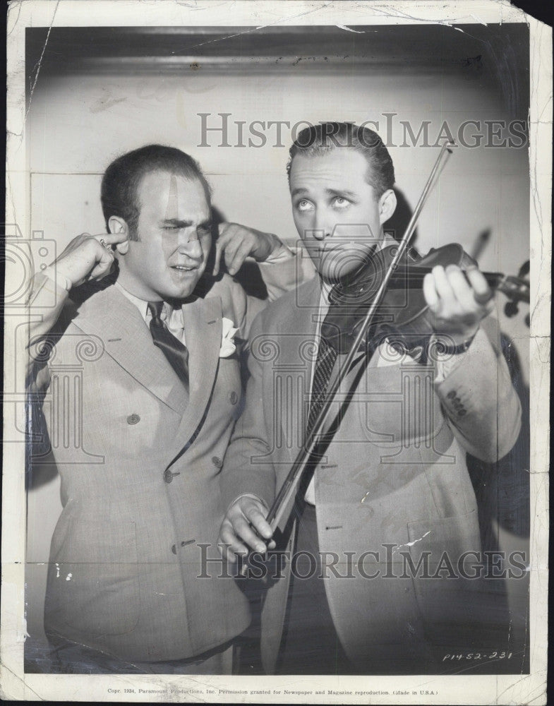 1934 Press Photo Rubinoff the violinist &amp; Bing Crosby &quot;She Loves Me Not&quot; - Historic Images