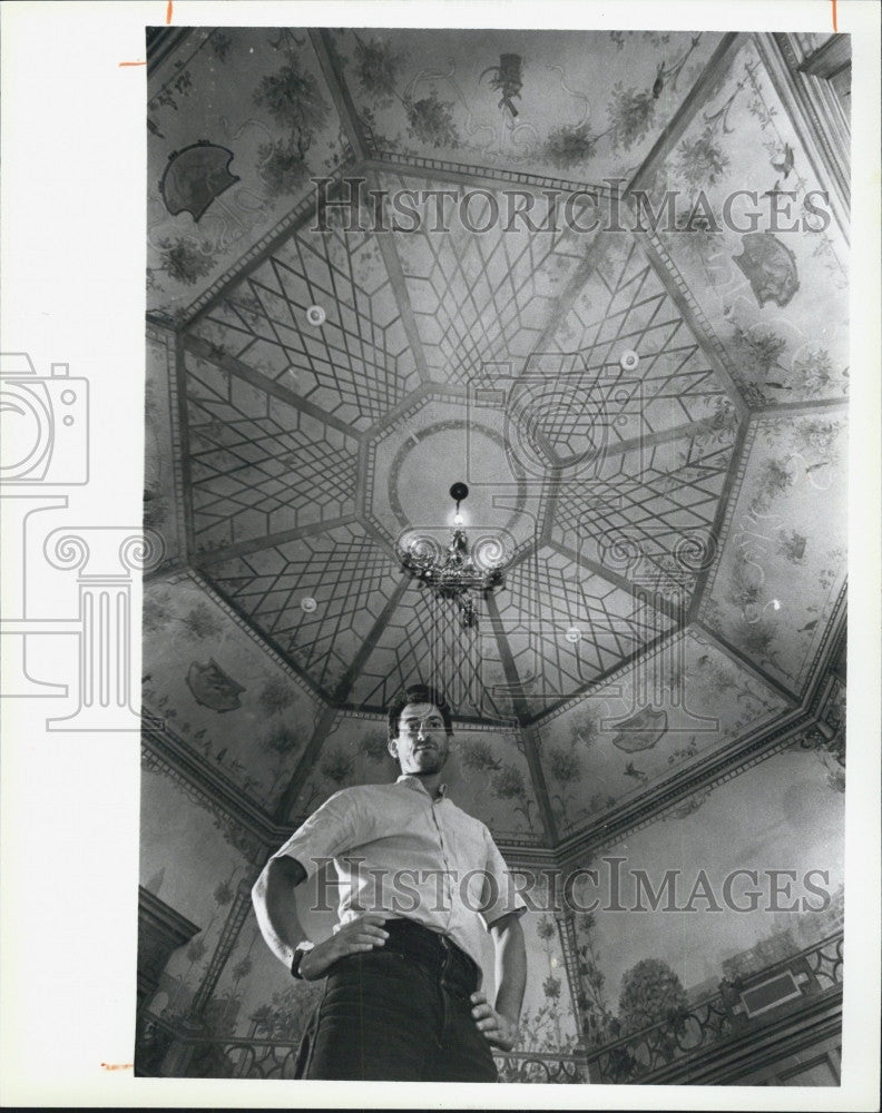 Press Photo Artist Don Rubin Under Tiled Ceiling - Historic Images