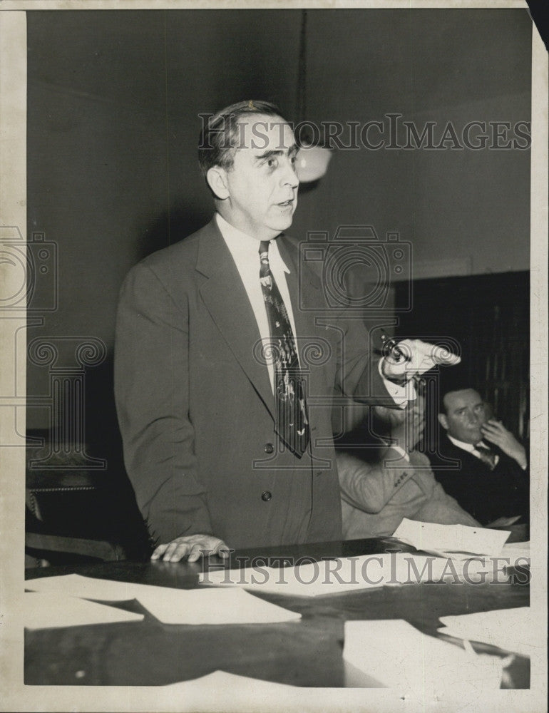 1952 Press Photo Attorney George Leary making a speech - Historic Images