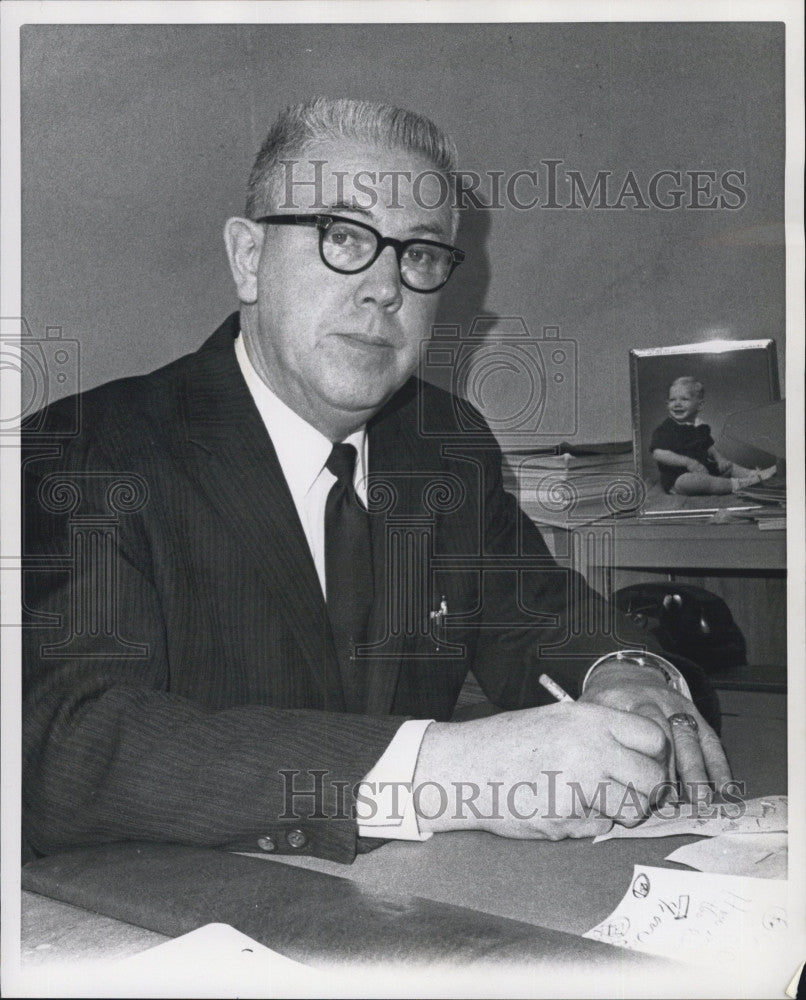 1963 Press Photo Martin Leach Superintendent Of North Brookfield, Mass Schools - Historic Images