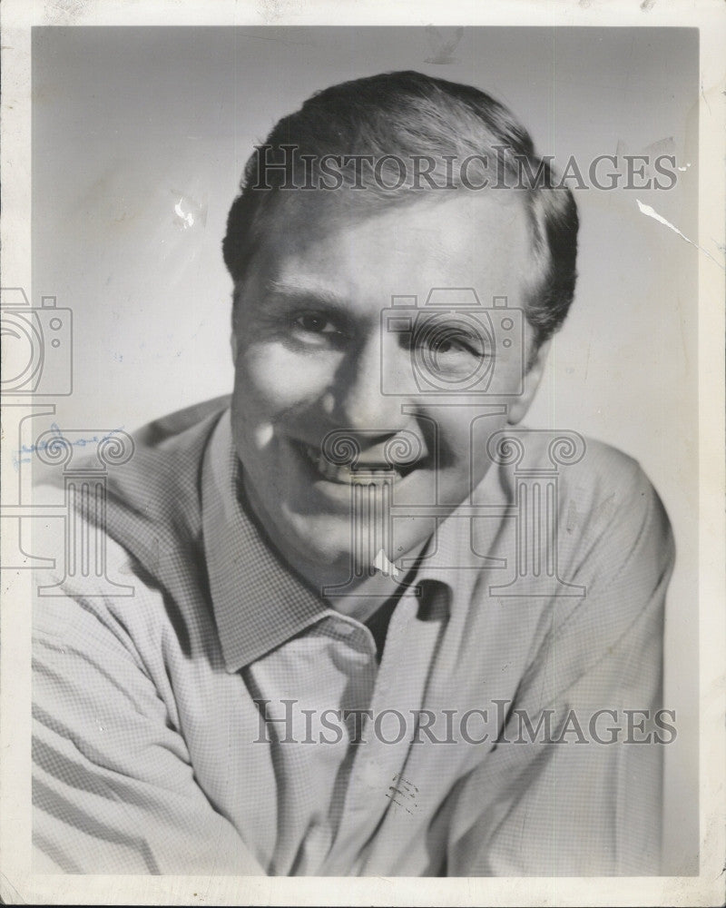 1956 Press Photo Actor George Ganyes to star in &quot;Kismet&quot; - Historic Images