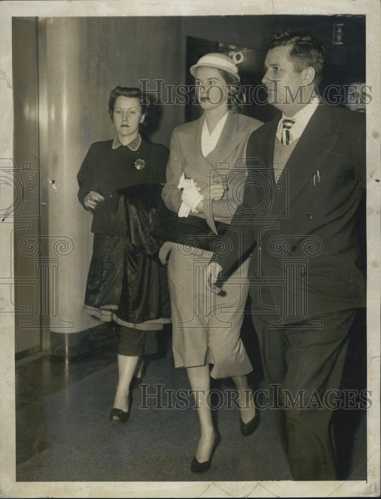 1953 Press Photo Pat Thompson Ex Model Testifies Minot Jelke Trial Witnesses - Historic Images