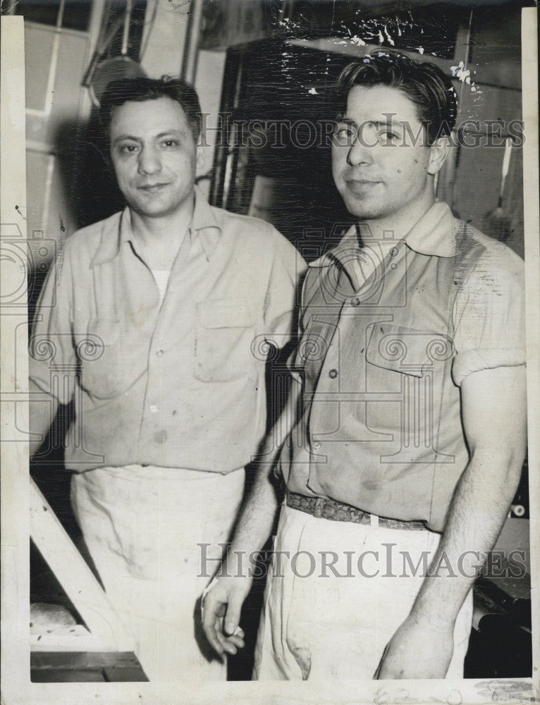 1950 Press Photo Julio Castucci &amp; son Richard in their restaurant - Historic Images