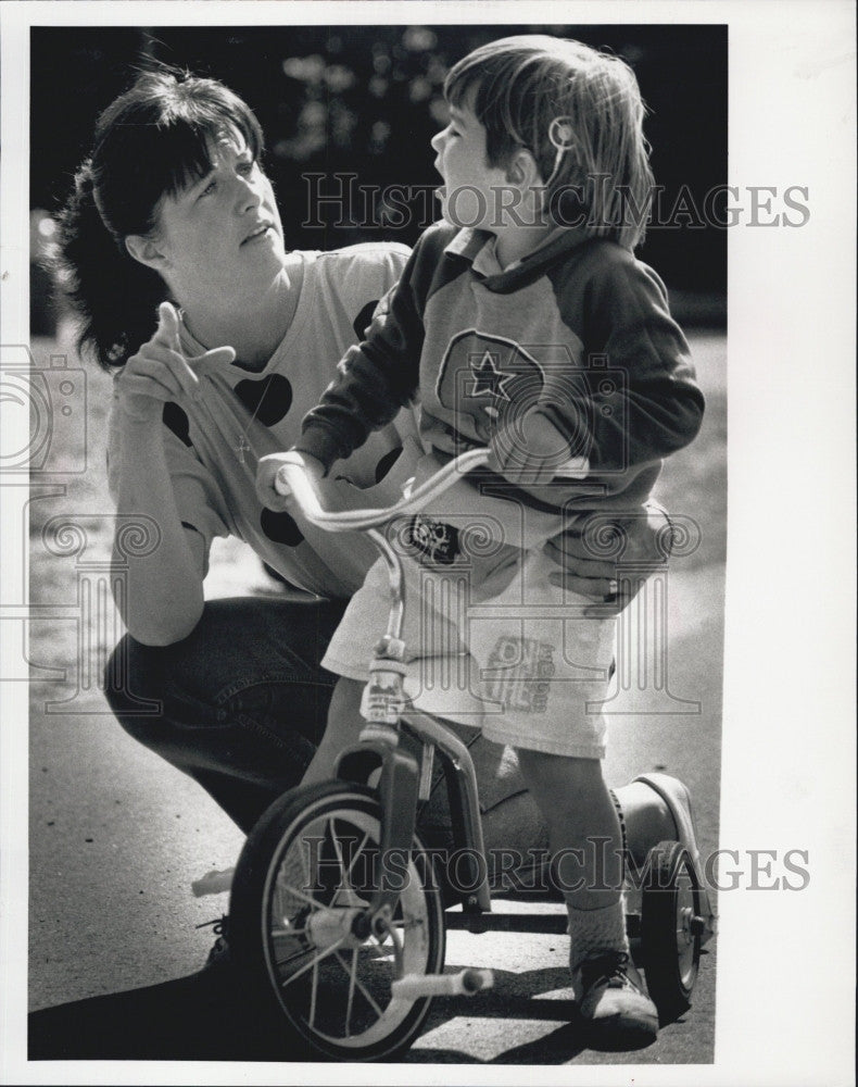 1992 Press Photo Tracy Casucci &amp; son Tyler who got a cochlear implant - Historic Images