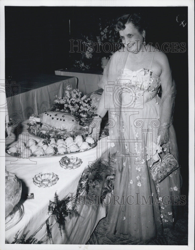 1965 Press Photo Perle Westa Socialite Charity Dinner - Historic Images