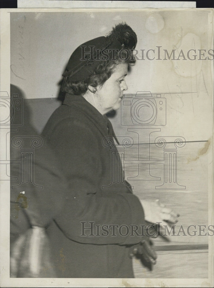 1951 Press Photo Mrs. Mary E Thompson Probate Court Suffolk Trial - Historic Images