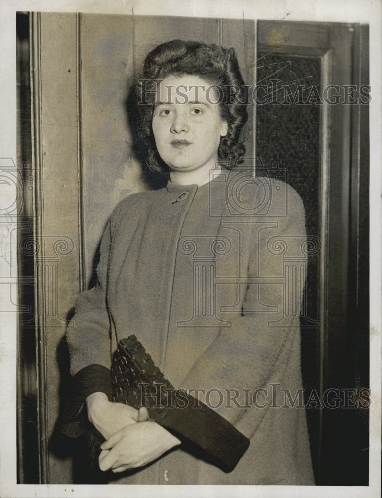 1947 Press Photo Kathleen Nicholson Foster under arrest - Historic Images