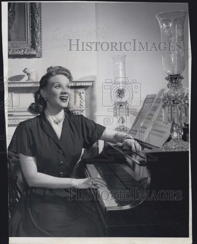 1948 Press Photo Opera soprano, Dorothy Sarnoff - Historic Images