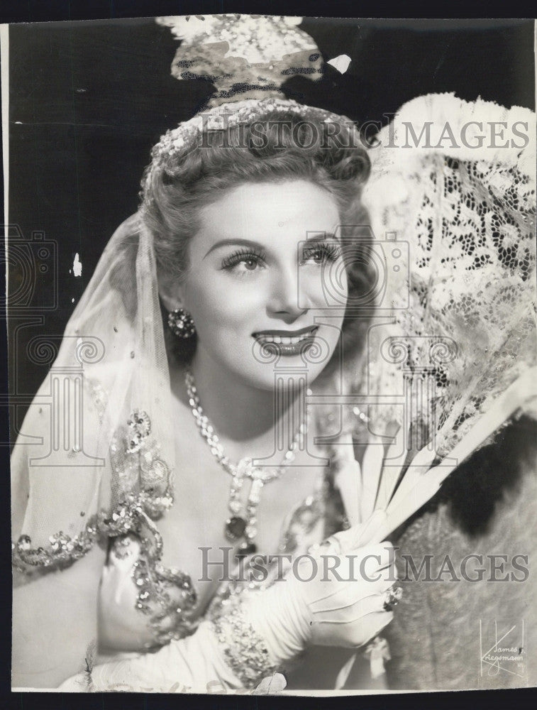 1944 Press Photo  Opera soprano, Dorothy Sarnoff - Historic Images