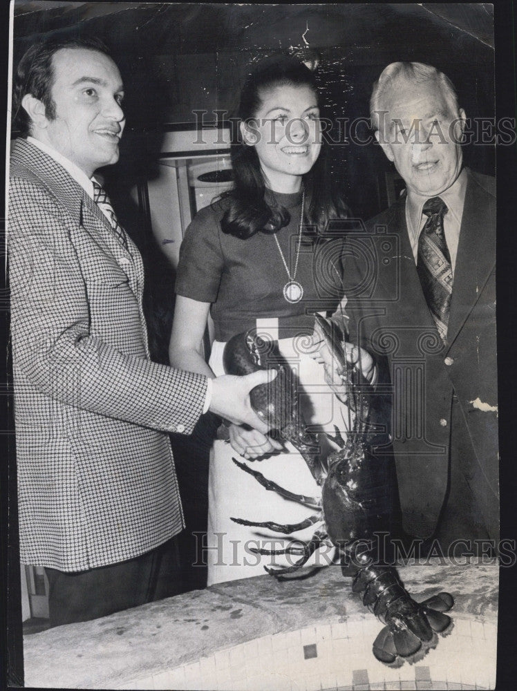 1972 Press Photo Miss America Laurie Lea Schaefer With Charlie And Jimmy Doulas - Historic Images