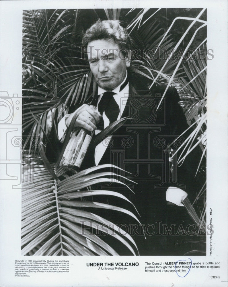 1990 Press Photo Albert Finney in &quot;Under the VOlcano&quot; - Historic Images