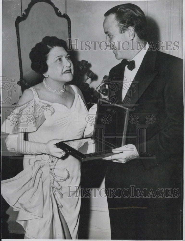 1948 Press Photo  Columnist Louella Parsons &amp; David Hearst - Historic Images