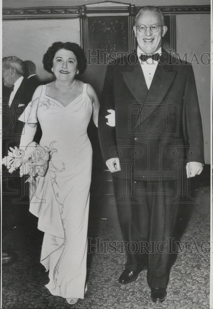 1948 Press Photo  Columnist Louella Parsons  & Calif Gov Earl Warren - Historic Images