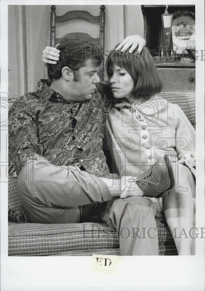 1971 Press Photo Pat Finley &amp;in &quot;The Funny Side&quot; - Historic Images