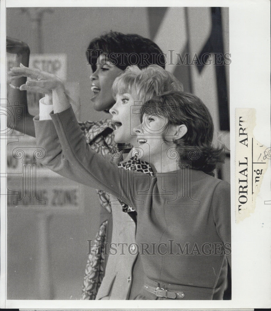 1971 Press Photo Teresa Graves, Jenna McMahon, Pat Finley &quot;The Funny Side&quot; - Historic Images