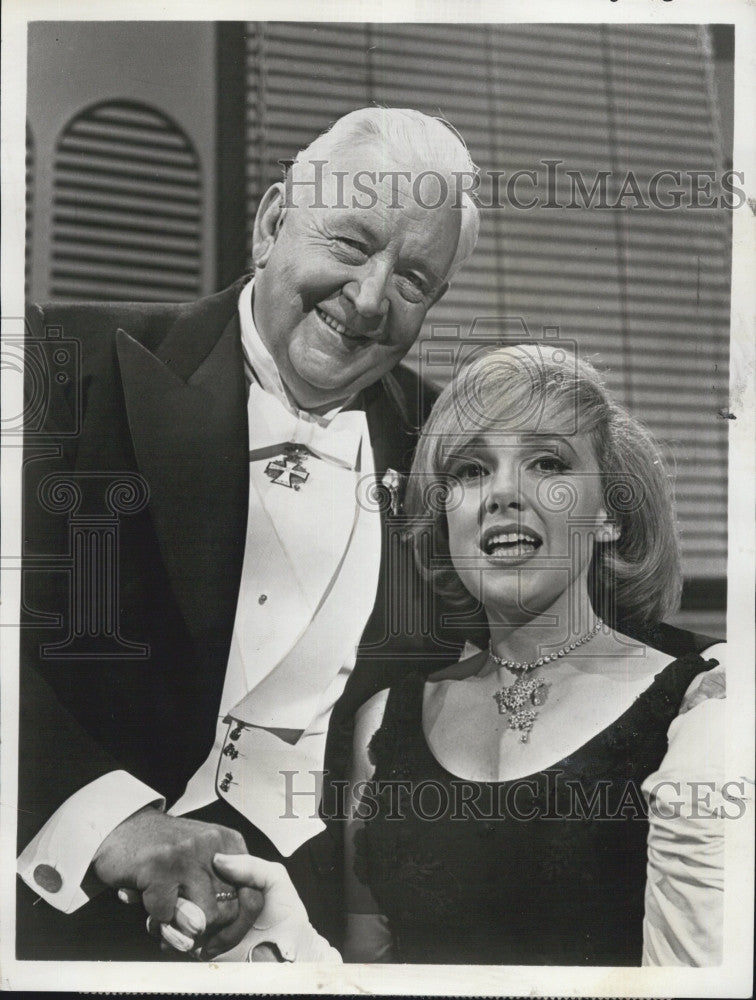 1963 Press Photo Lauritz Melchior and Edie Adams &quot;The Edie Adams Show&quot; - Historic Images