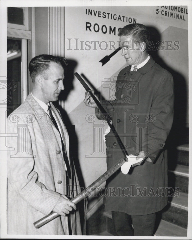 1962 Press Photo Police James Mellon, James Murphy Examine Samurai Swords - Historic Images