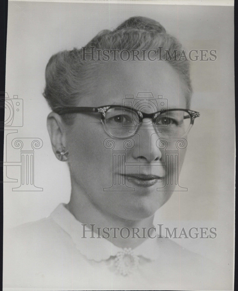 1956 Press Photo Elsbeth Melville, Dean of Women at Boston University - Historic Images