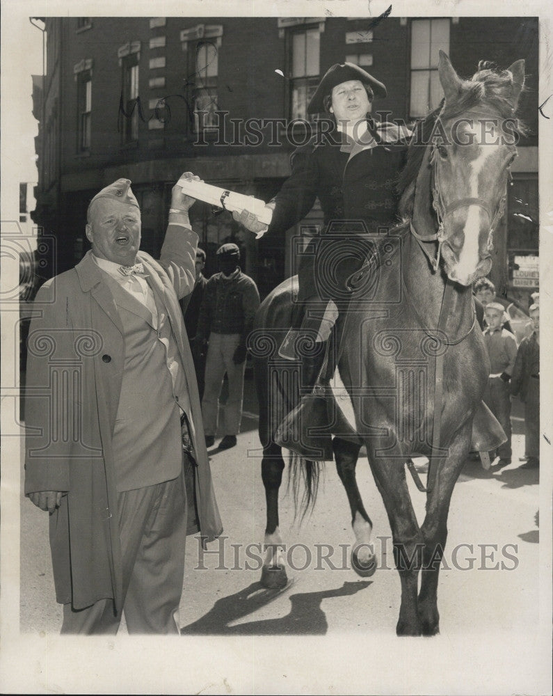 1960 Press Photo Cpl William Brussard Participates In Dawes Ride Re-Enactment - Historic Images