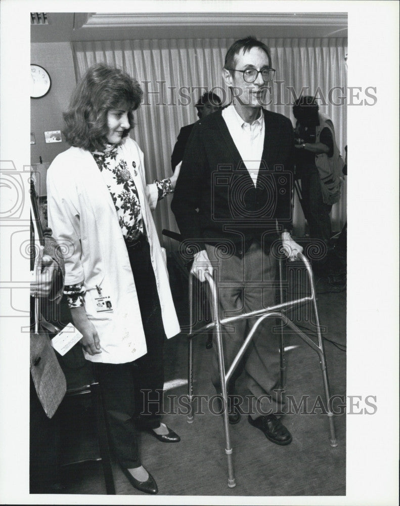 1994 Press Photo Boston WBZ Radio Talk Show Host David Brudnoy With Nurse - Historic Images