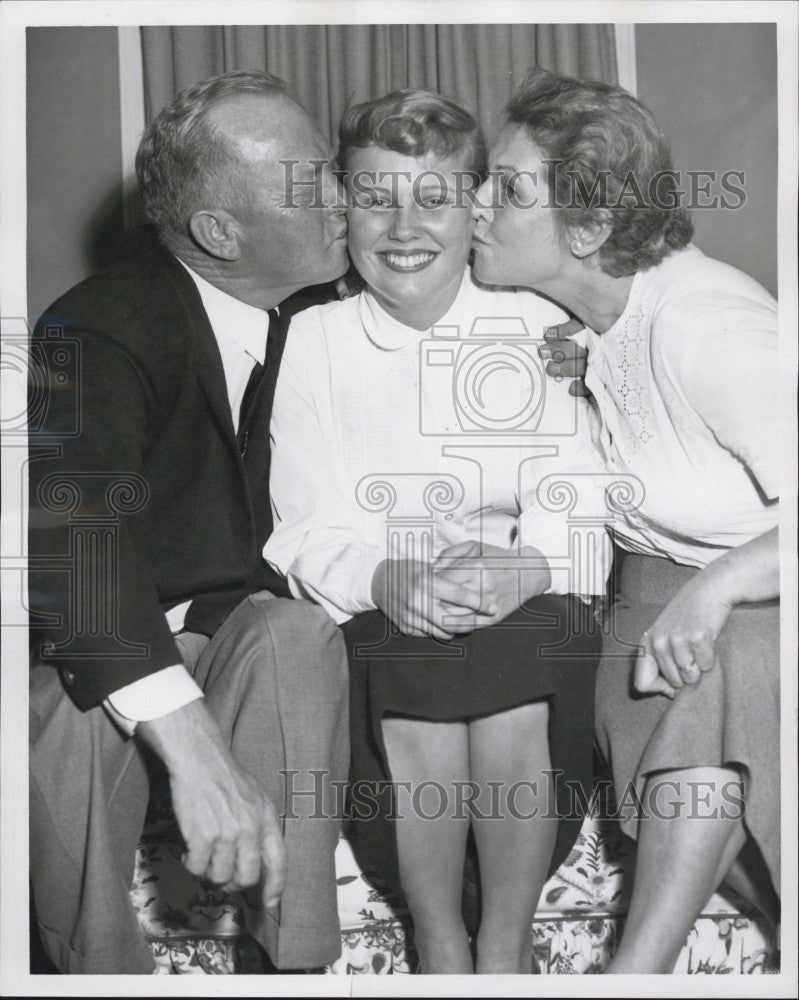 Press Photo Patricia Thoren and parents Mr. &amp; Mrs. John Thoren of Lexington - Historic Images