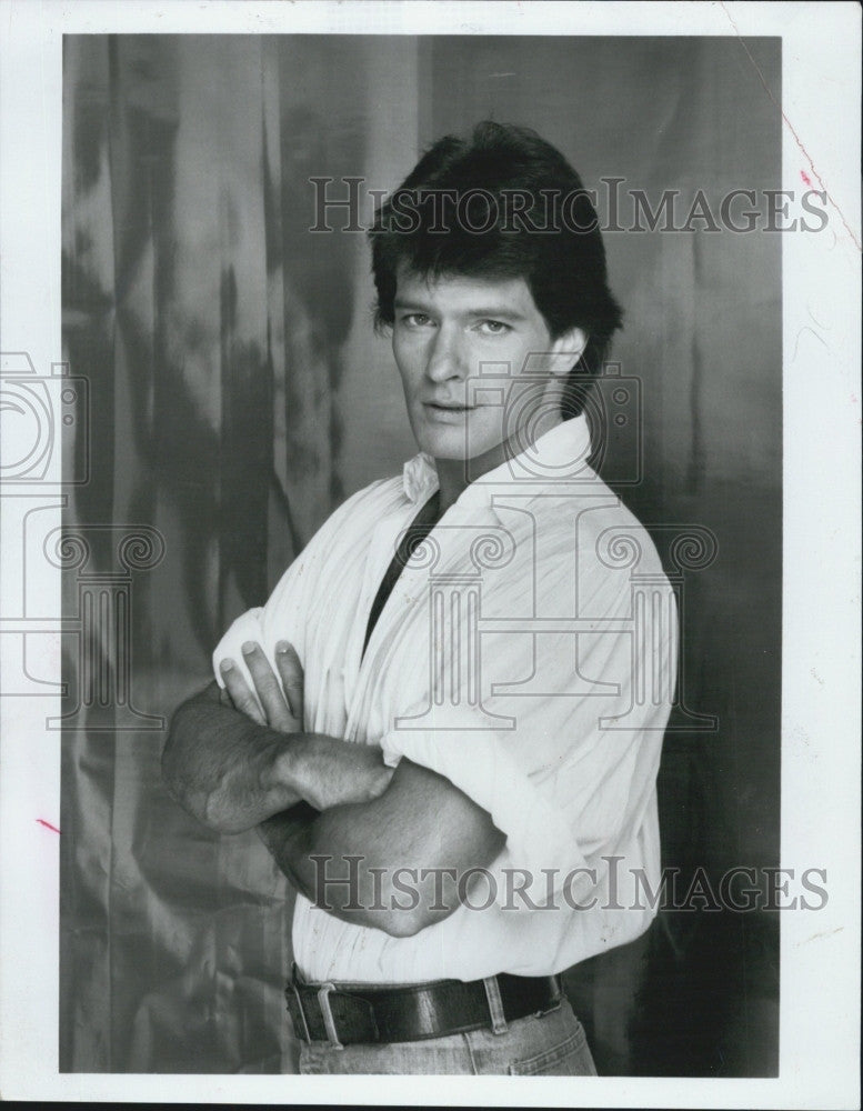 1982 Press Photo Gordon Thomson on &quot;Dynasty&quot; - Historic Images