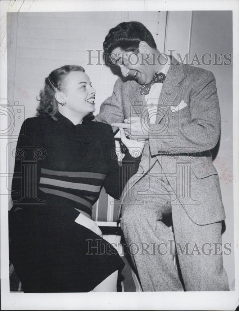 1945 Press Photo Bill Grey &amp; Jean McKeon &quot;The Jack Kirkwood Show&quot; - Historic Images