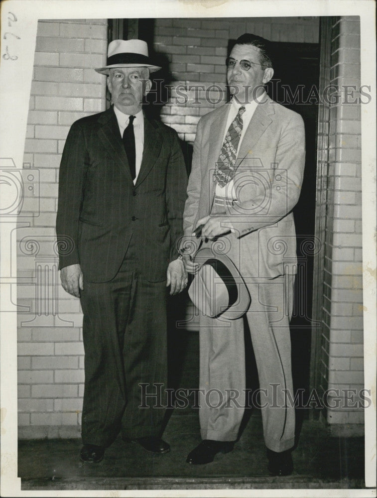 1941 Press Photo James Preston Leaves Court Convicted Gang Leader - Historic Images