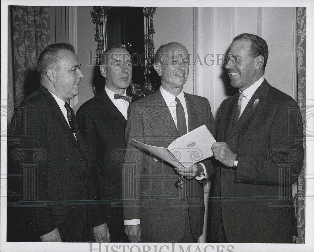 1958 Press Photo Ivan Nickerson Herbert Howarth Coe Harold Griever National - Historic Images