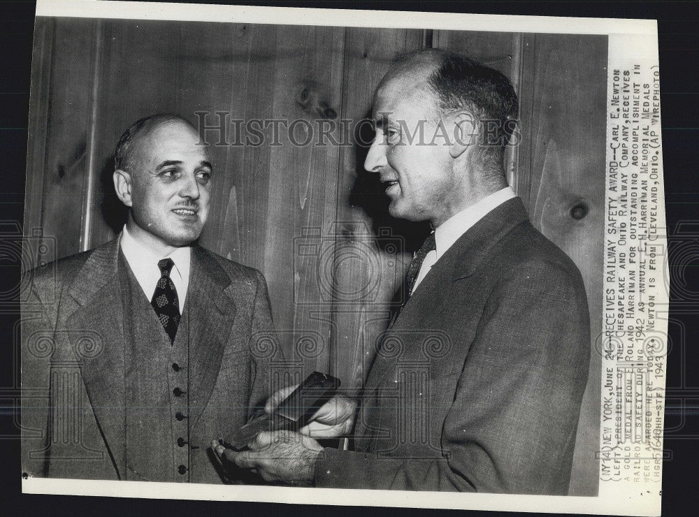 1943 Press Photo Carl E Newton Chesapeake Ohio Railway Company Roland Harriman - Historic Images