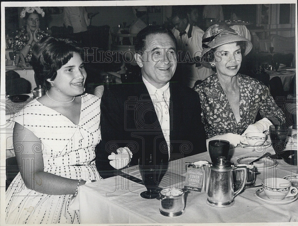 1964 Press Photo Loire Anne Newman Ruby Newman Terrace Party Statler Hilton - Historic Images