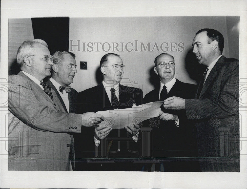 1953 Press Photo Agriculture Secretary Ezra Taft Benson Council Farmer Coop - Historic Images