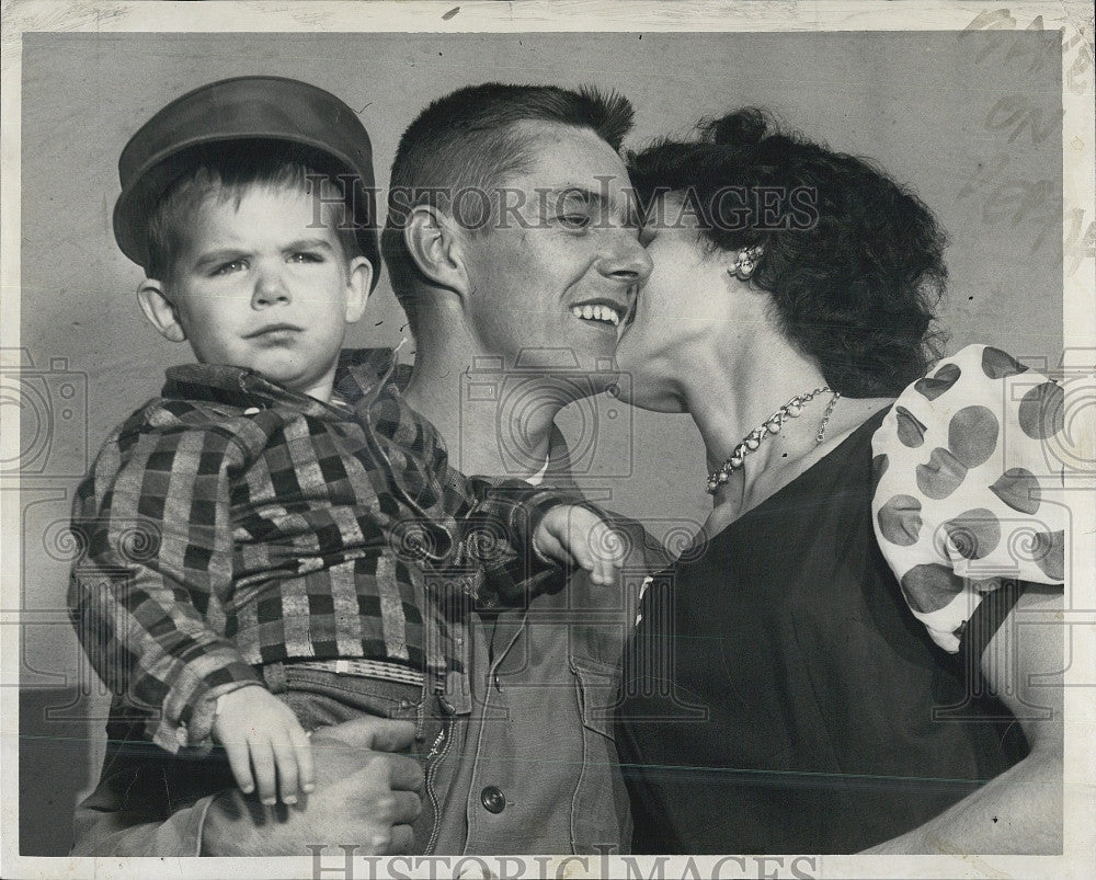 1961 Press Photo Mr and Mrs David Nickerson &amp; son Jr - Historic Images