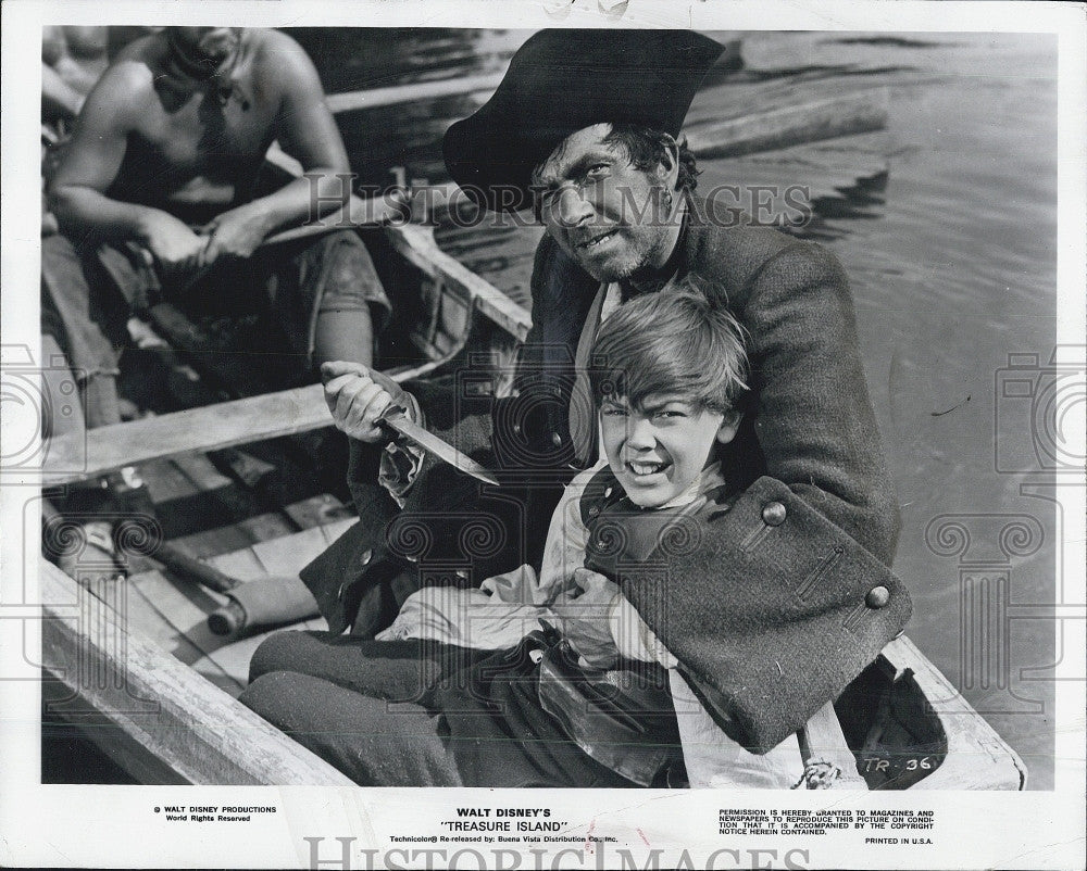 1975 Press Photo Robert Newton  &amp; Bobby Driscoll &quot;Treasure Island&quot; - Historic Images