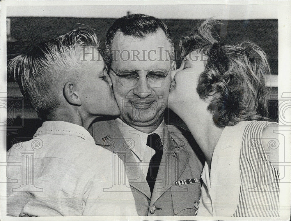 1957 Press Photo Colonel John C Nickerson Children Missile Officer - Historic Images